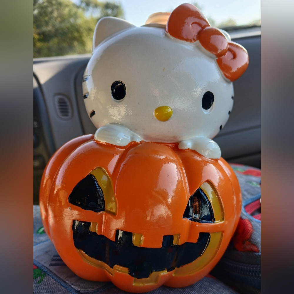 Hello Kitty Halloween Jack-o-lantern Decor